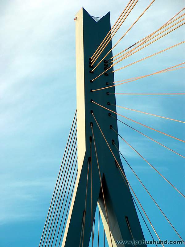 19_Pylon1