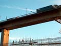 22_Maenner_Stangen_und_Truck